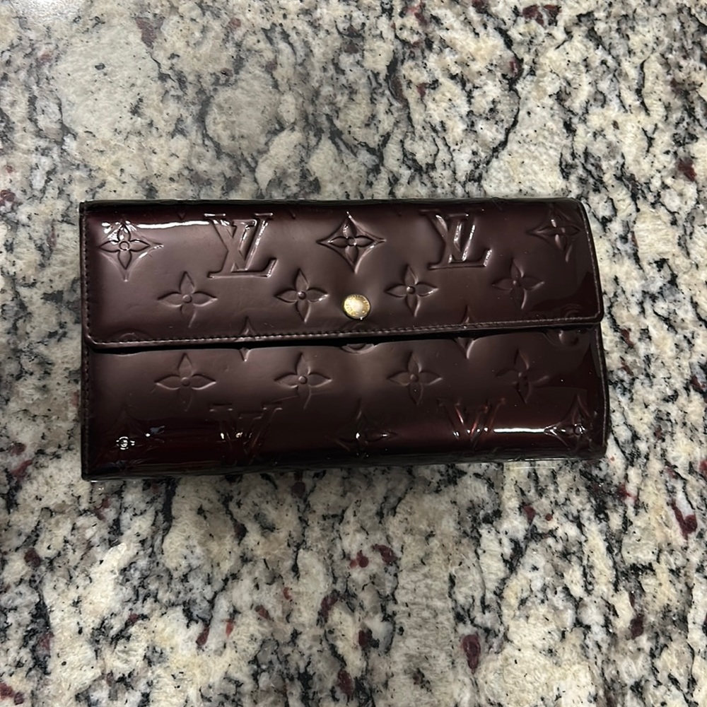 Louis Vuitton Vernis Wallet Amarante Color